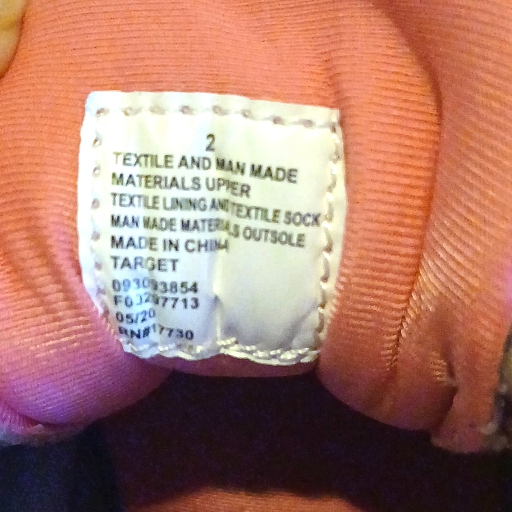 🔥Target Kids Sneakers in Gray and Pink Size 2🔥5$ If You Get Bundle🔥 - Picture 4 of 4